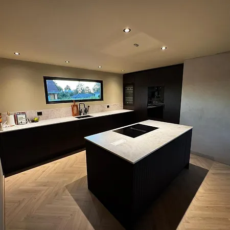 Stort Og Stilfult Hjem Med Attraktiv Beliggenhet *