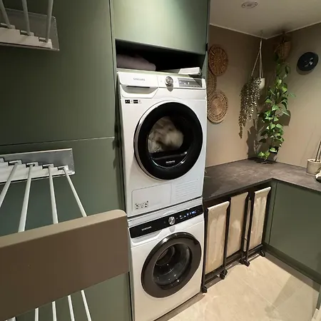 Stort Og Stilfult Hjem Med Attraktiv Beliggenhet