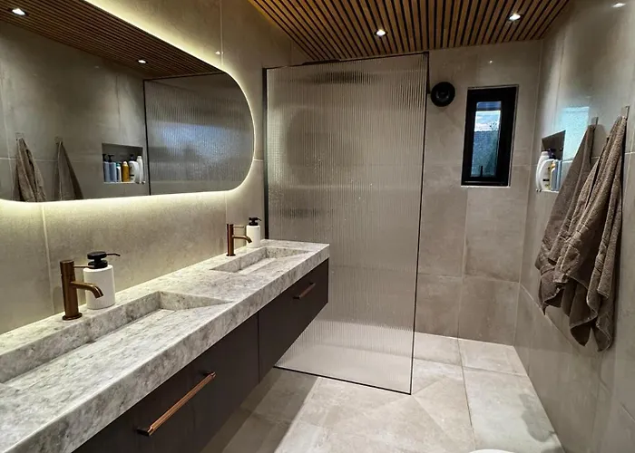 Stort Og Stilfult Hjem Med Attraktiv Beliggenhet Villa *